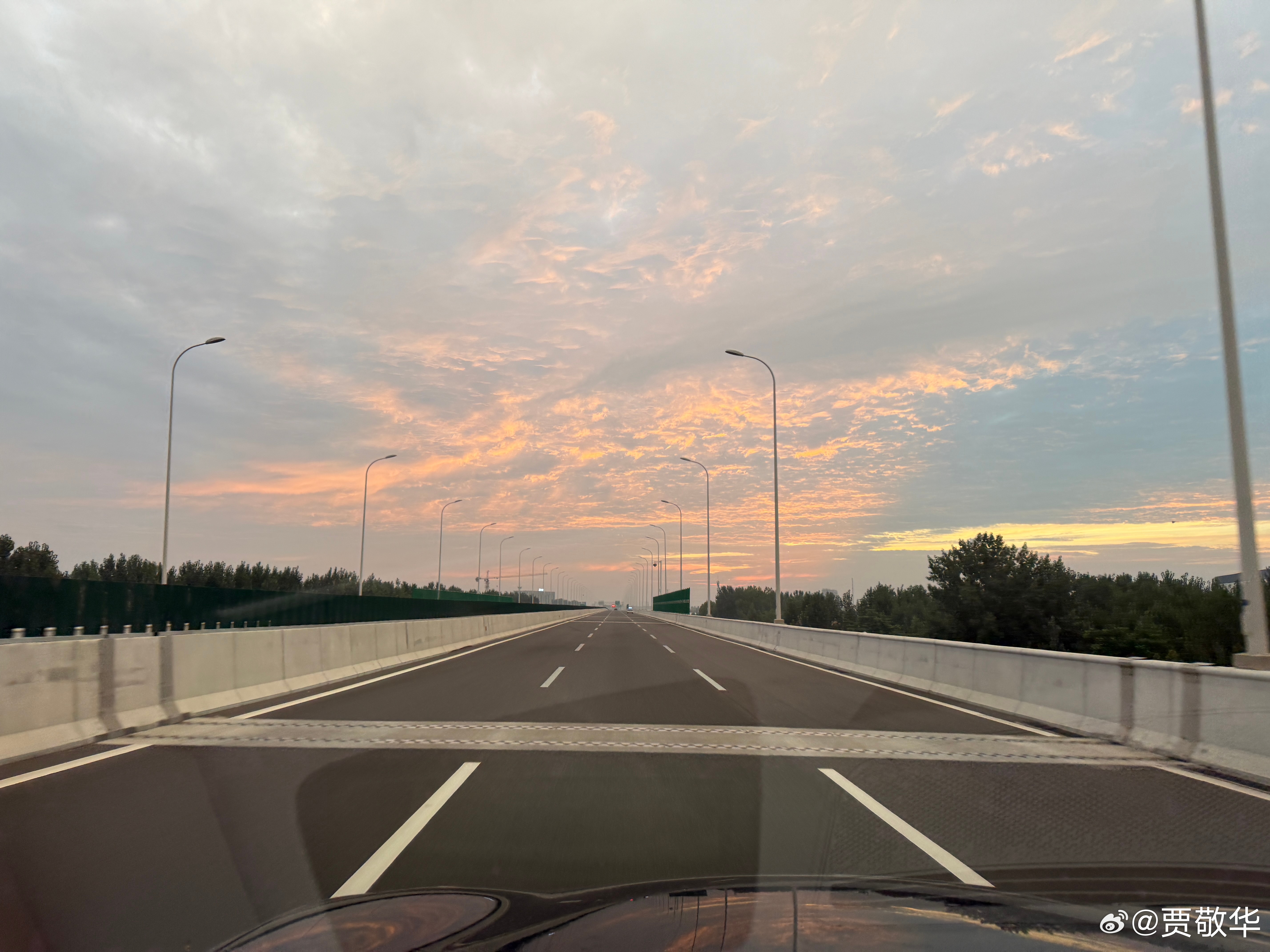 #每天早起打卡# 距离过年还有4天，你们放假了吗？起床，搬砖去！ 