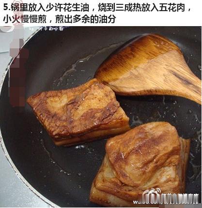 【梅菜扣肉】颜色酱红油亮，汤汁黏稠鲜美，肥而不腻！食之软烂醇香！简直让人口水流不