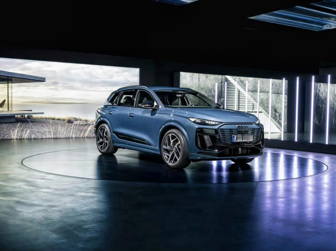 奥迪最近刚刚发布了全新的Q6 e-tron，这台车几乎集齐了你能想到的所有当下一