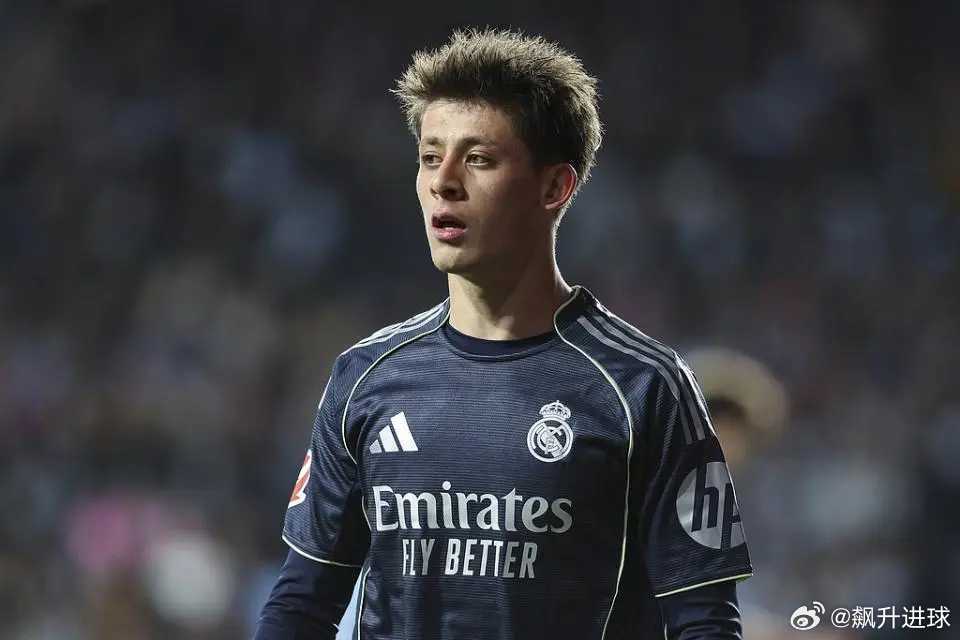 送助攻仍被换下！9000万红星1个月2次不满主帅 蔑笑嘲讽：总是我在北京时间3月