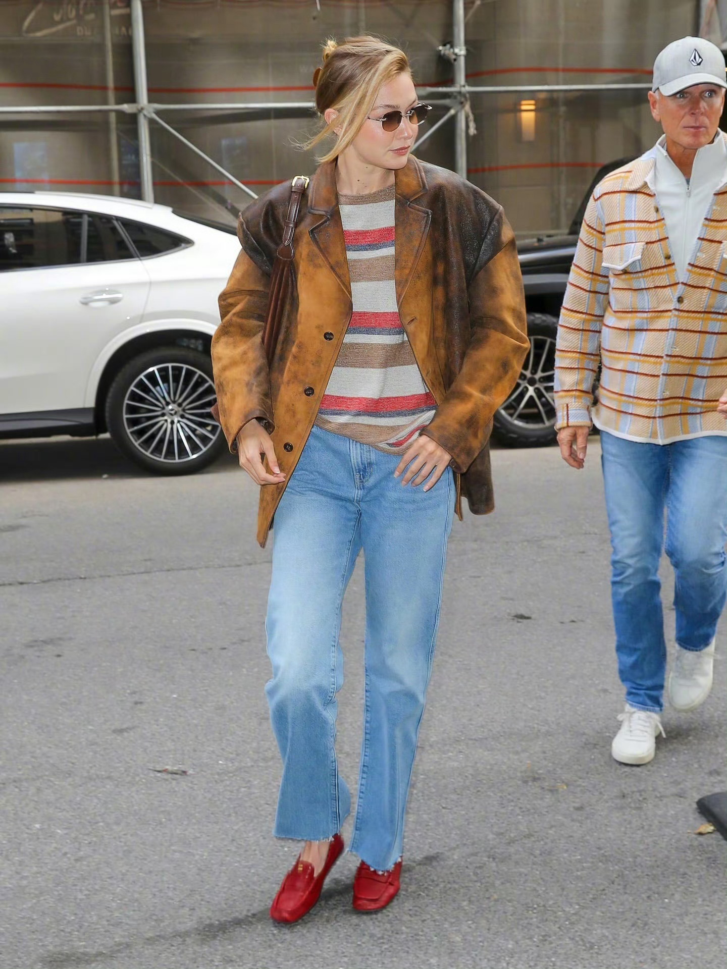 吉吉Gigi Hadid 前往 The Carlyle Hotel为Met Ga