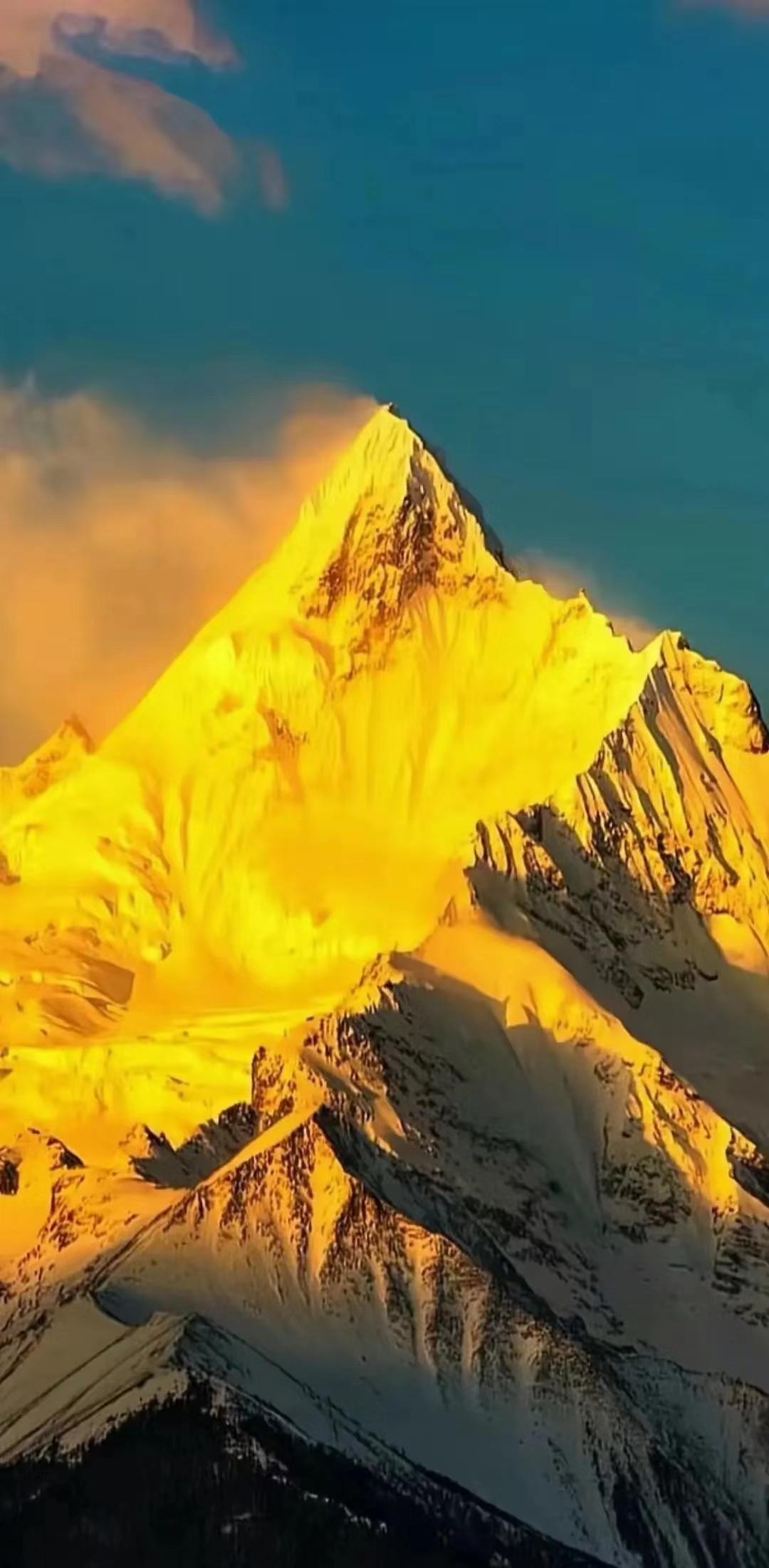 2026第一缕金光刷屏：我们追的不是雪山，是藏在人间的救赎

2026年的第一天