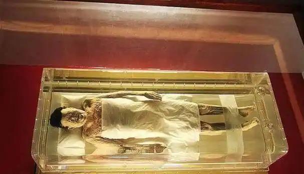 古代墓葬技术有多高？刘邦唯一没杀的异姓王，四百年后如睡着一般

说起古代墓葬技术