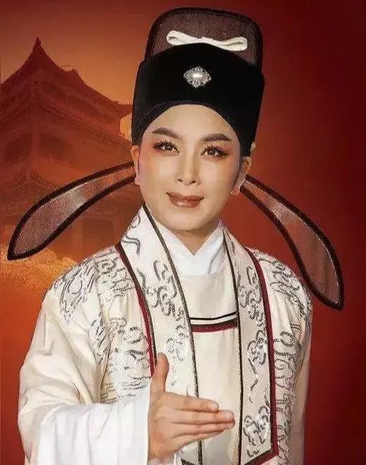 方圆天地，为头条联友对联：
若是人间皆无恙，
何愁药架尽生尘。