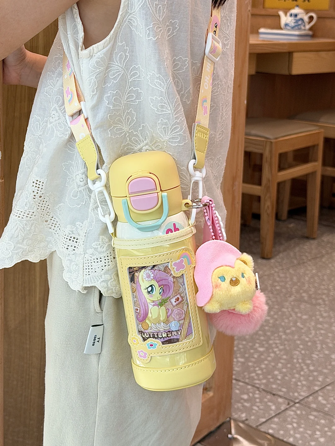 女儿说在学校背这个保温杯被问爆了……