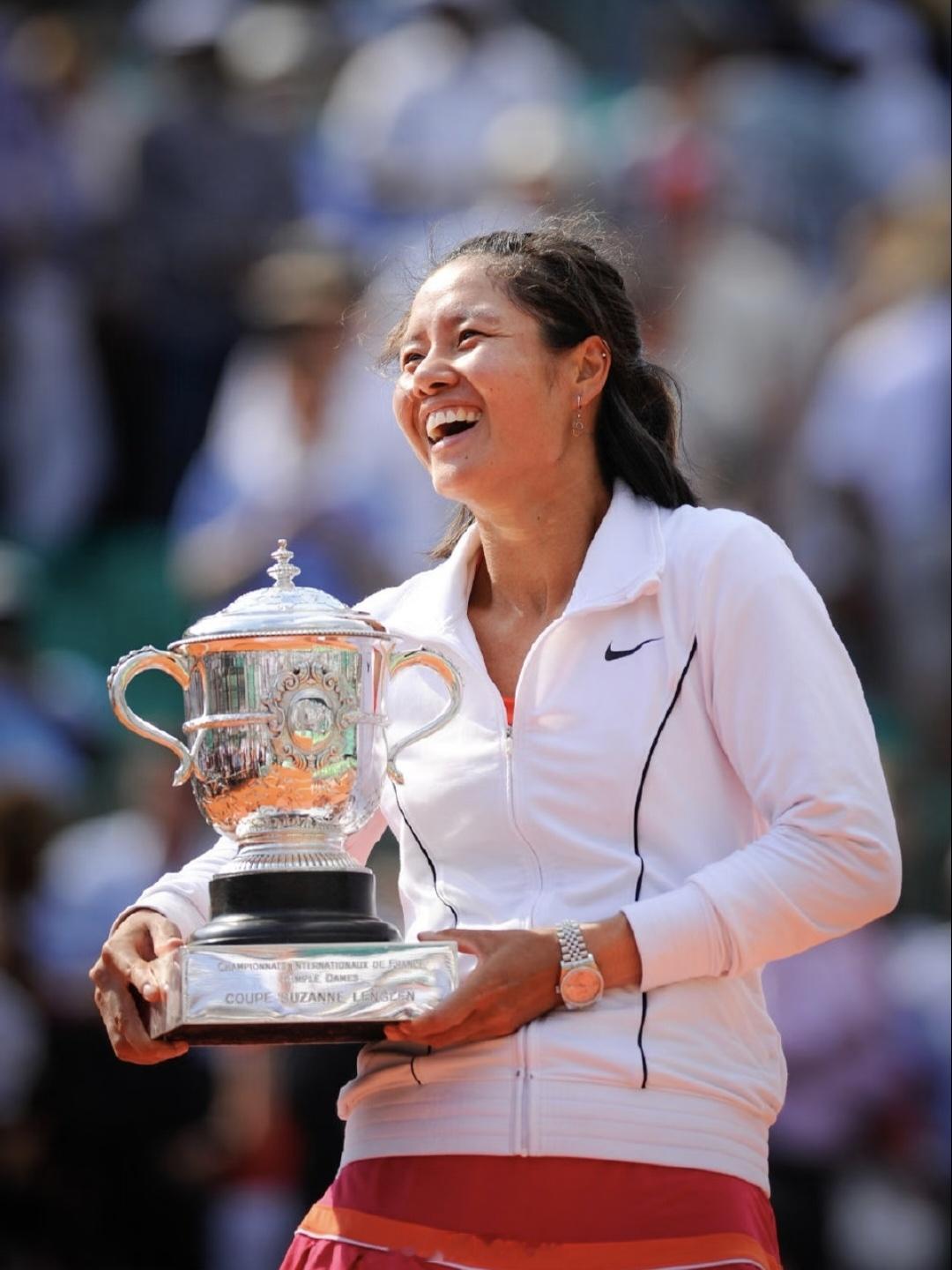 郑文钦太强了，中国人时隔14年再夺1000赛冠军，像我这种不关注网球的到现在就只