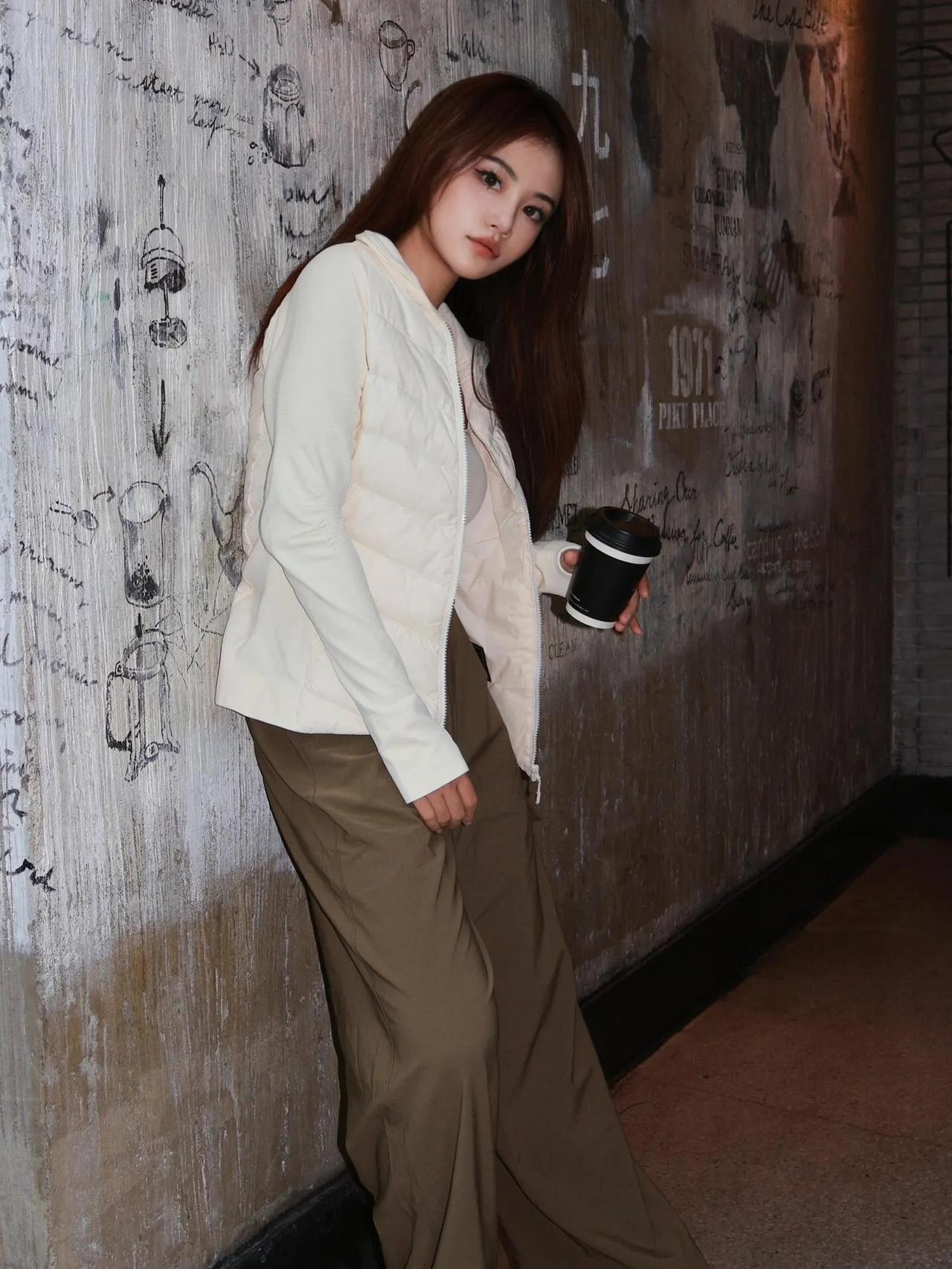 时尚简约，优雅大方。