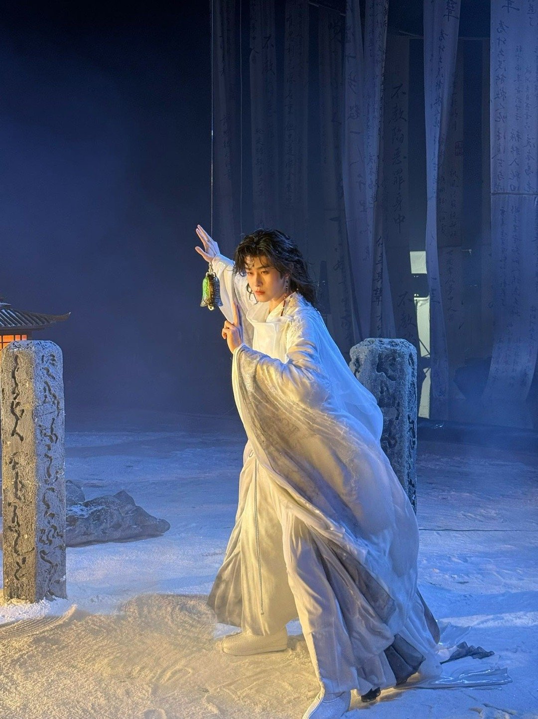 这款田嘉瑞朕从未见过救命！田嘉瑞这个雪地造型真的杀我！清冷破碎感拿捏得死死的，红