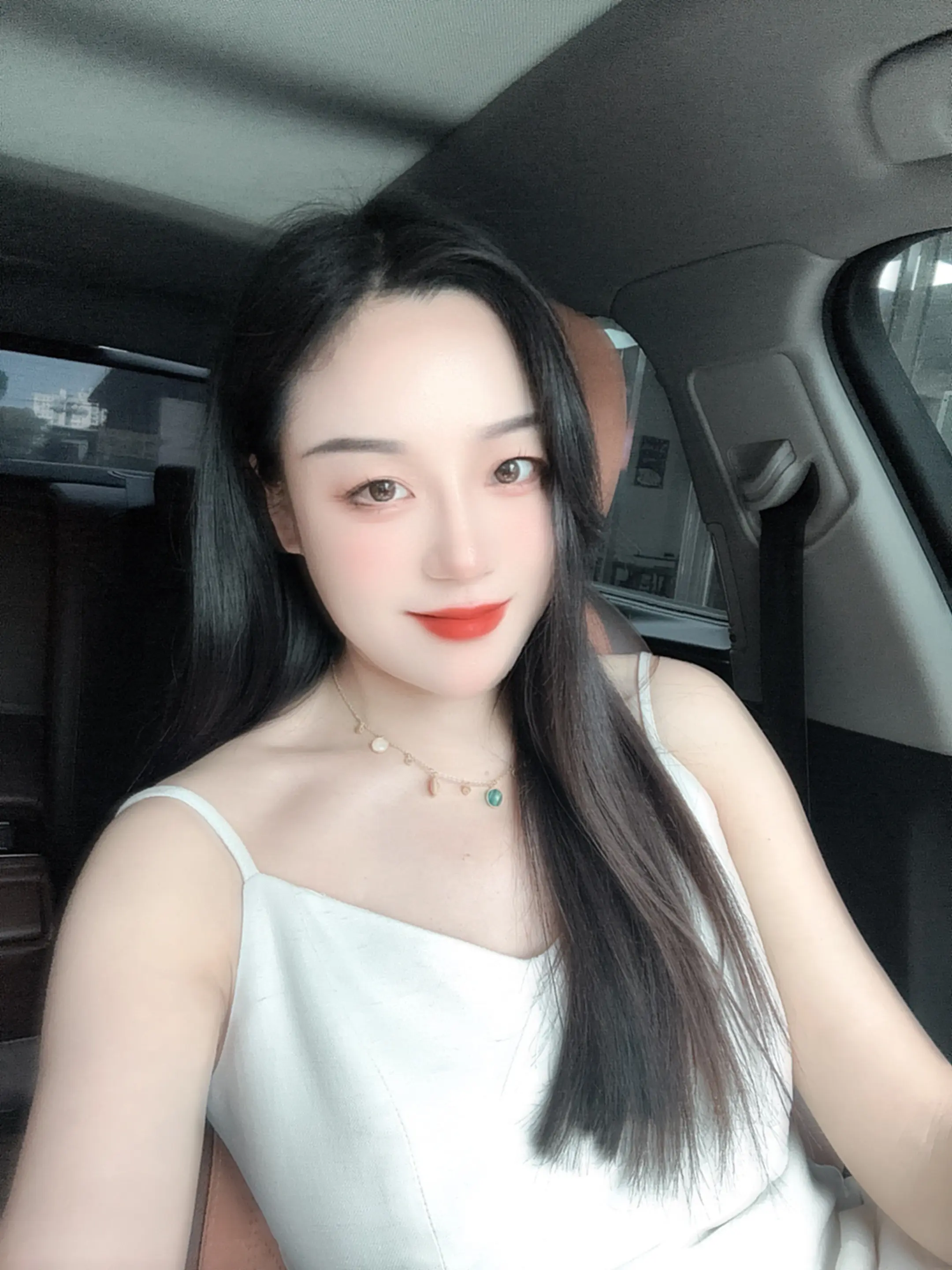 “我爱人间初相见               也敬深情不永远…”
