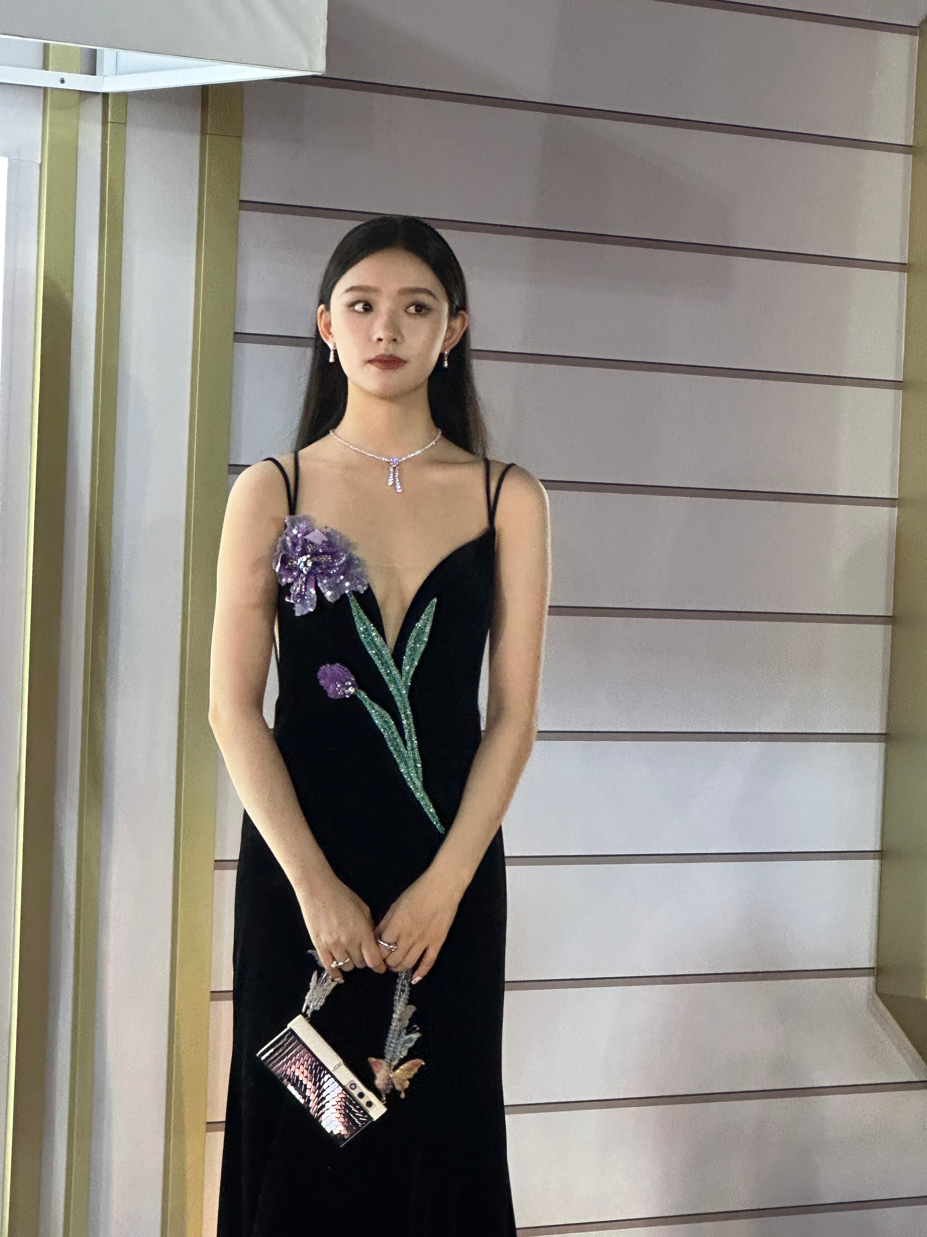 #林允最新红毯造型#是谁又被美女惊艳到了我不说，林允这次红毯造型真的太成功了，身