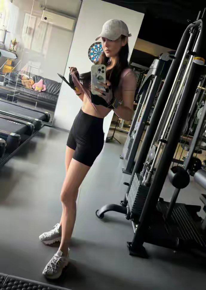 张馨予的好身材都是练出来的，不得不说比18岁都好看 ​​​