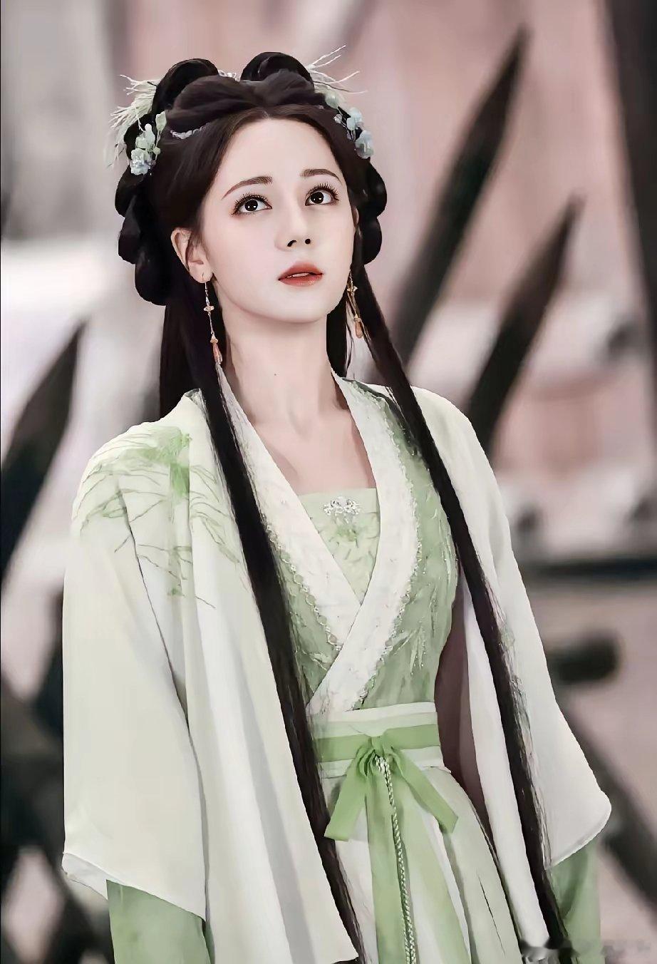 文艺工作者一定要有文化，这句话的含金量还在上升！看《白日提灯》收官，迪丽热巴的千