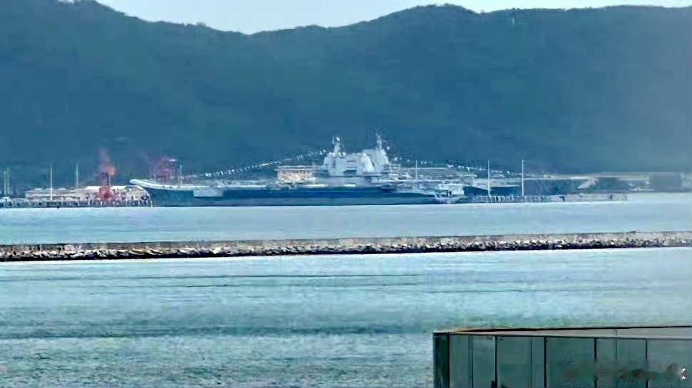 福建舰今天没服役，那就是明天，反正就是这两天的事了。而真正到来的三航母时代啊，相