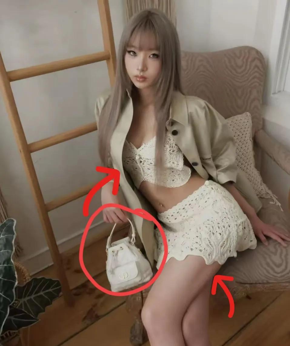 小S大女儿Elly现在很嫉妒老二Lily！
看着老二代言一个接一个的来，杂志一个