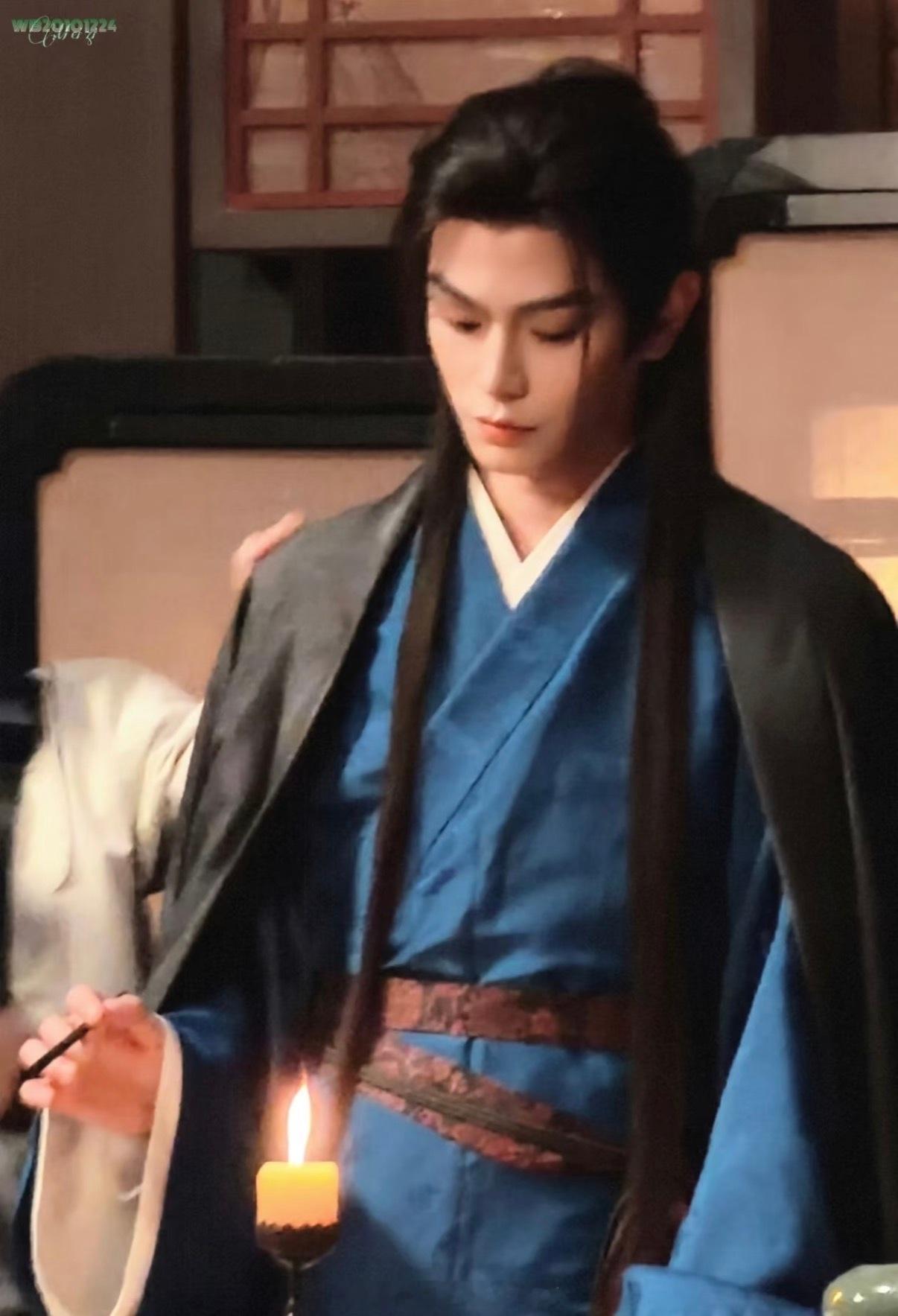 丁禹兮司宫令蓝衣半披发造型丁禹兮司宫令灯下写字路透 燥候这个《司宫令》 