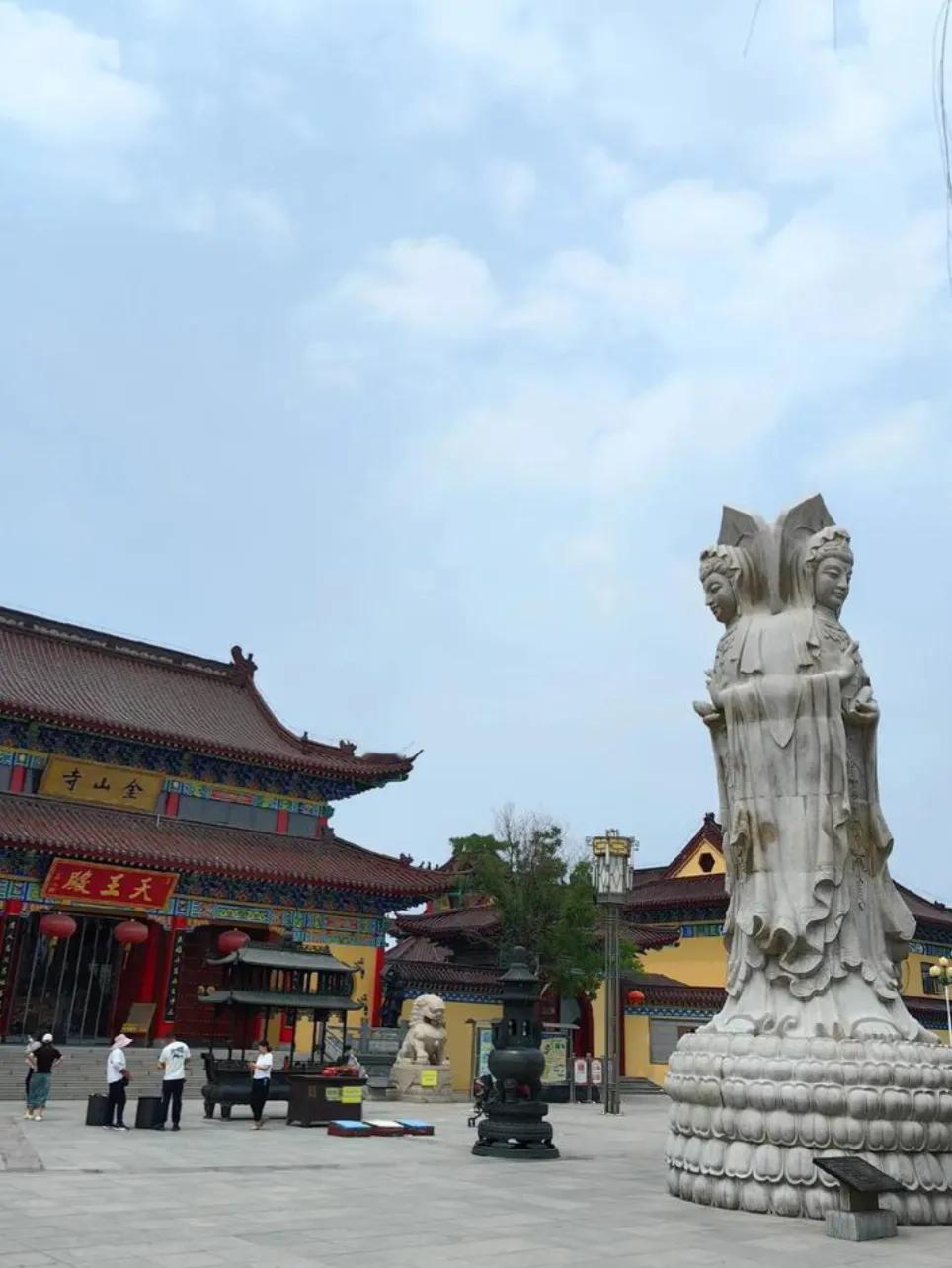 趁阳光正好，踏上山东庆云金山寺的旅程。这座始建于隋代的千年古刹，承载着深厚的历史