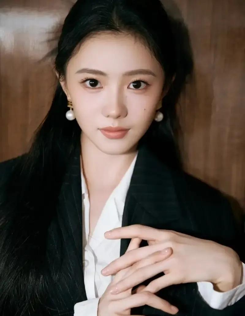 刘浩存不但漂亮，关键还有勇气，零基础演《主角》里的忆秦娥超赞
刘浩存漂不漂亮，这