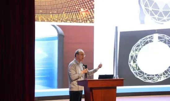 网页链接
是什么让院士和小学生讨论如此热烈？
图片
11月16日上午，中国科学院