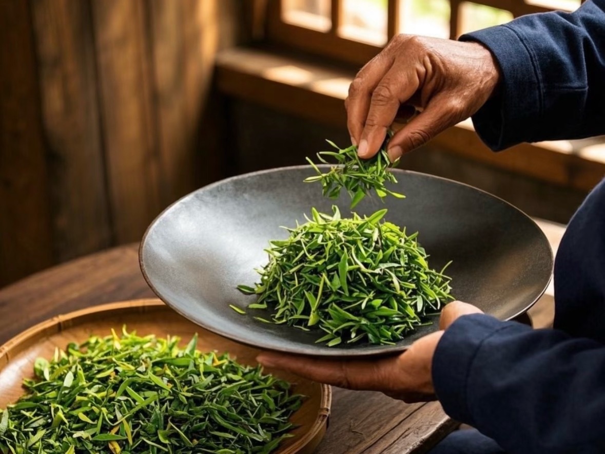 川渝人的老鹰茶为啥会有两极评价老鹰茶与火锅是川渝地区饮食文化中一对经典的搭配，二
