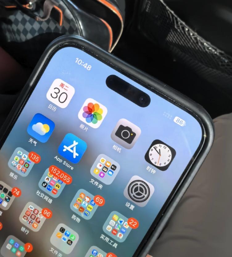 外卖小哥真的要听劝！买手机首先要排除掉iPhone，价格贵是其次，最重要是信号不
