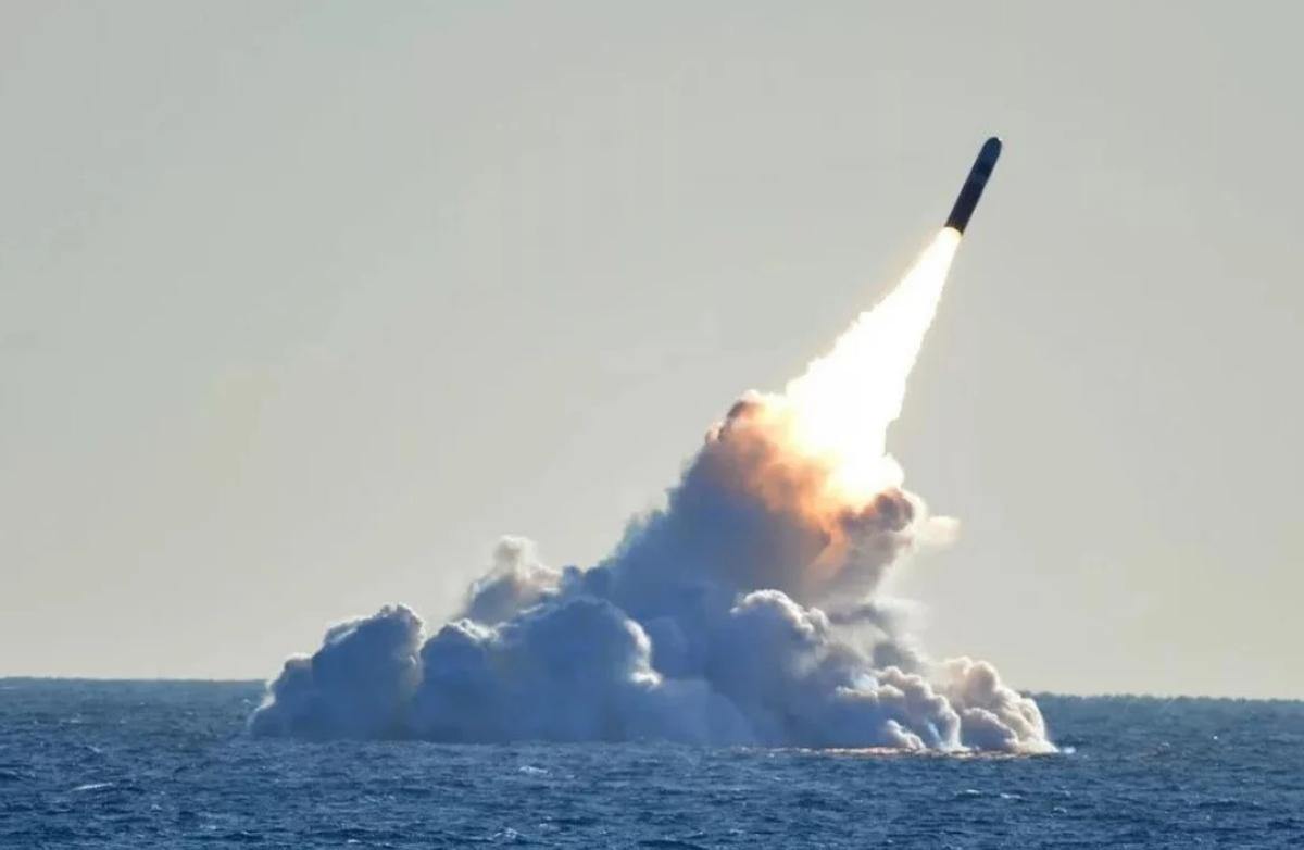 中国海军战略核潜艇在太平洋公海实施潜射导弹训练试射，这是自1982年以来首次公开