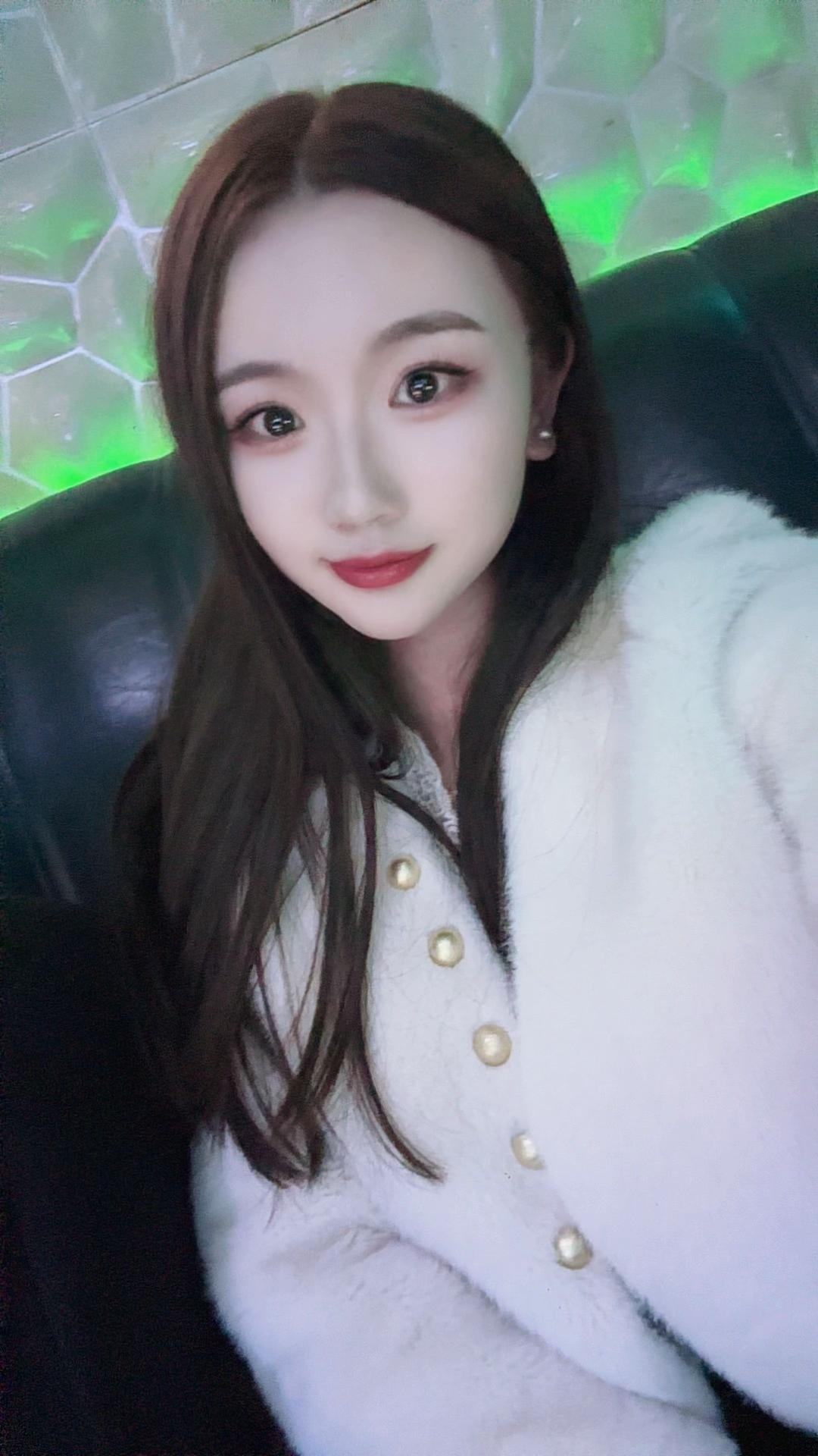 你是我仅有的一次执着，也是我最失败的一次坚持，明明受不了一点敷衍和冷漠...