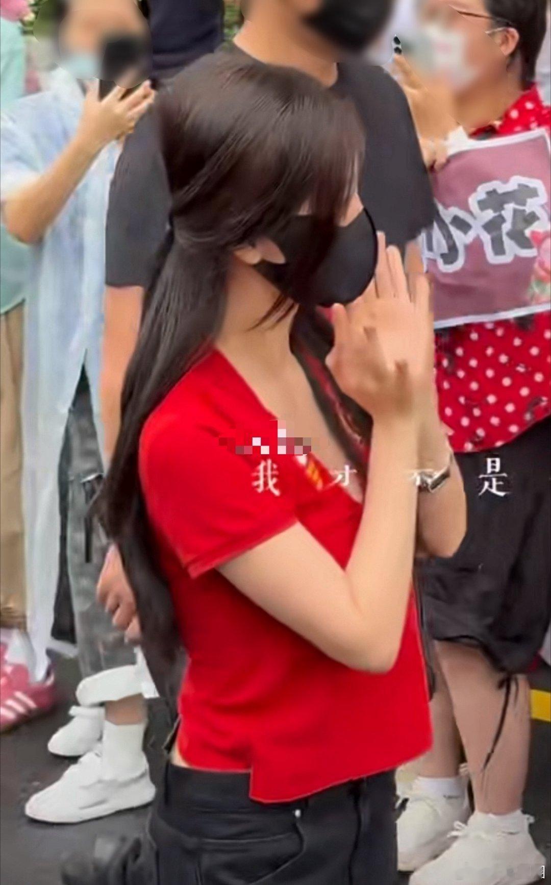 虞书欣这头怎么这么扁 