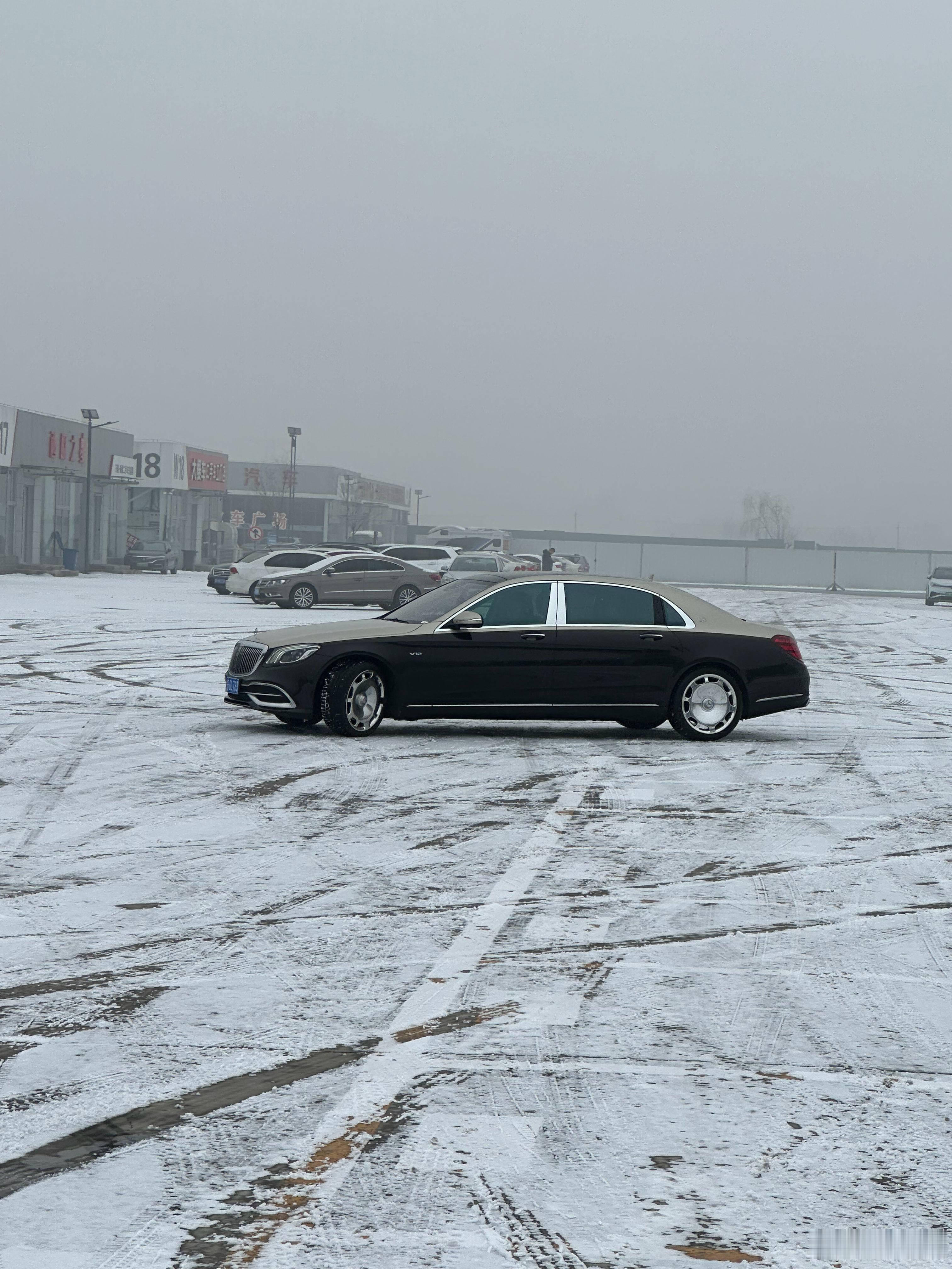下雪天 V12 600匹 1000牛米 后驱车我有个大胆的想法[阴险][阴险][