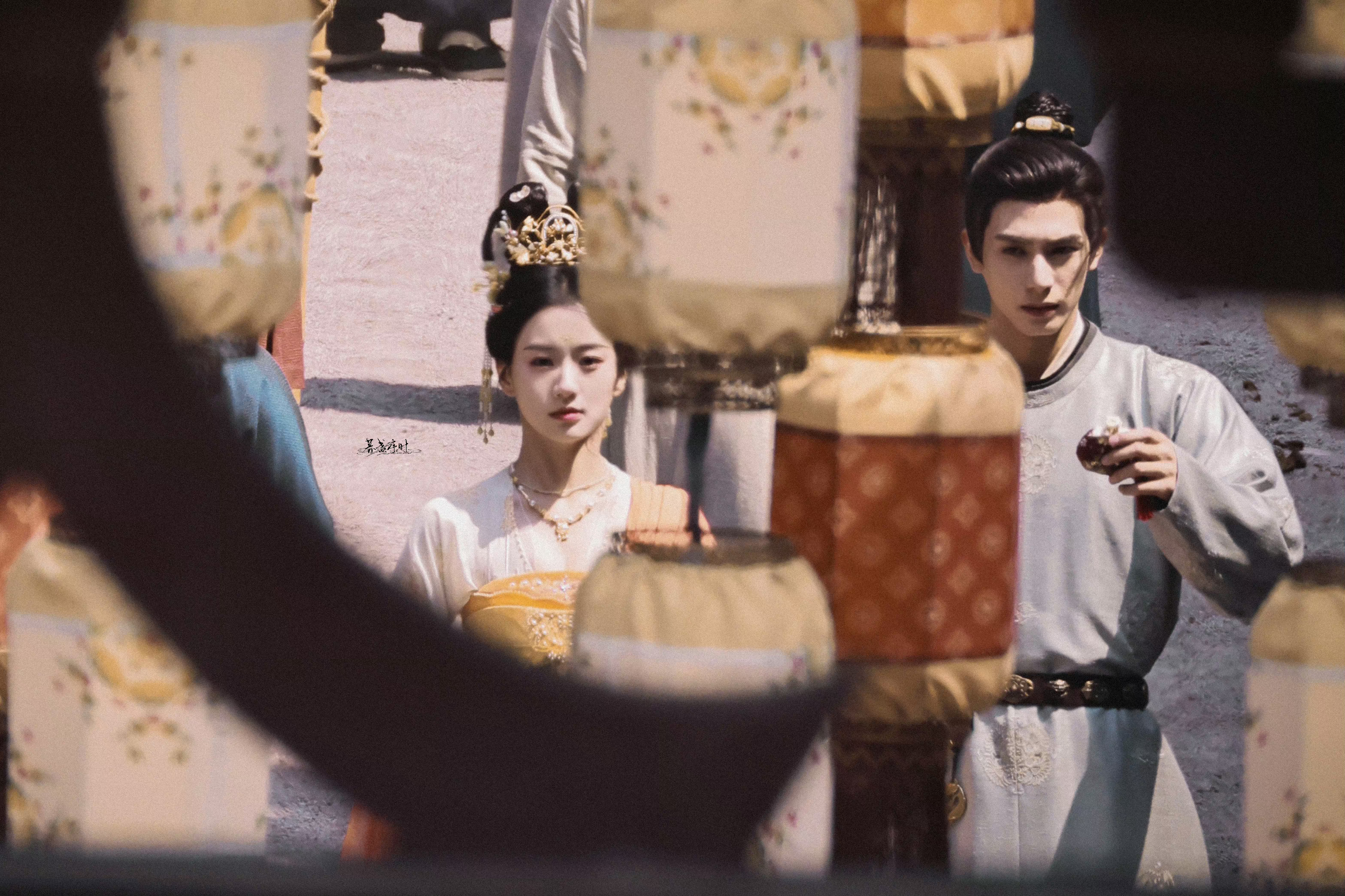 咱王爷王妃同框真的大事很妙啊😍宋威龙包上恩男帅女美养眼得不行。。韶华若锦我吻上