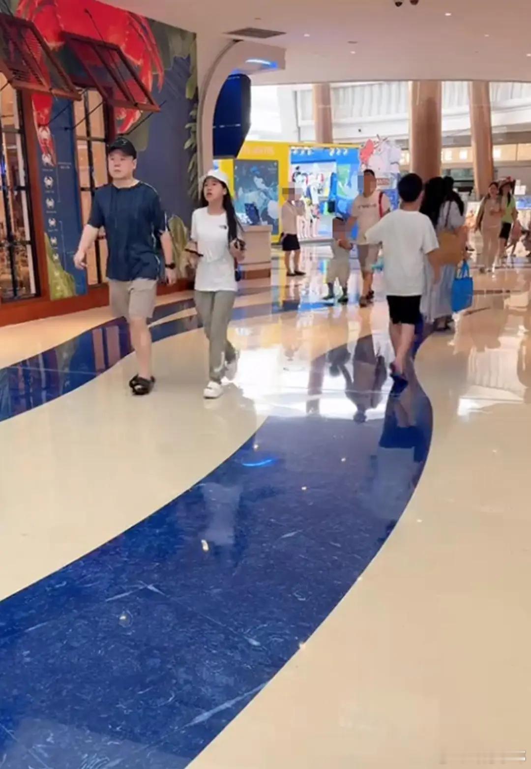 这是岳云鹏吗，他怎么瘦成这个样子了 