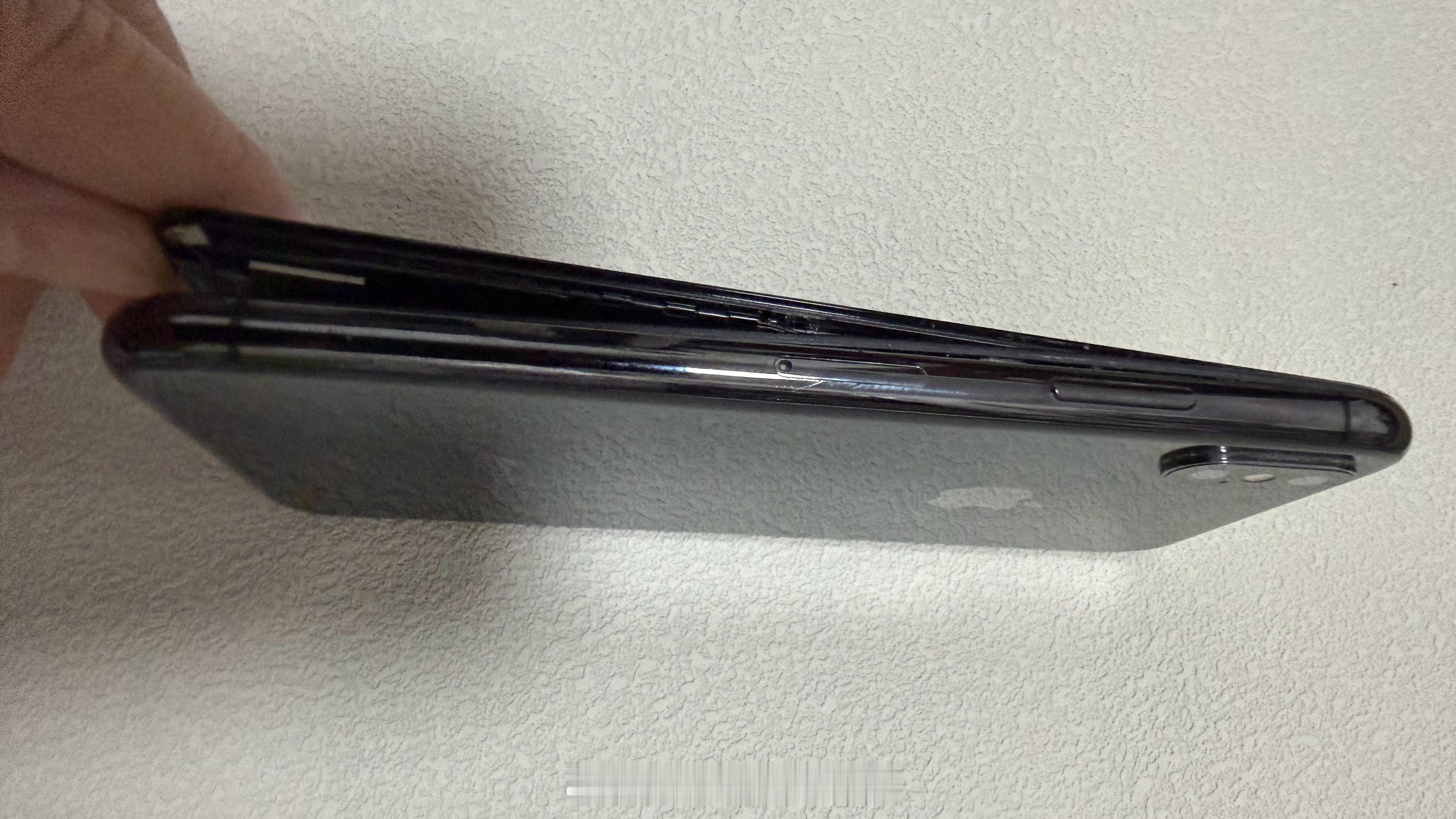 幸卓辉 看到马修在机场看书，我又想起了我这比他的XS就早一年的先后被我和我爸高强