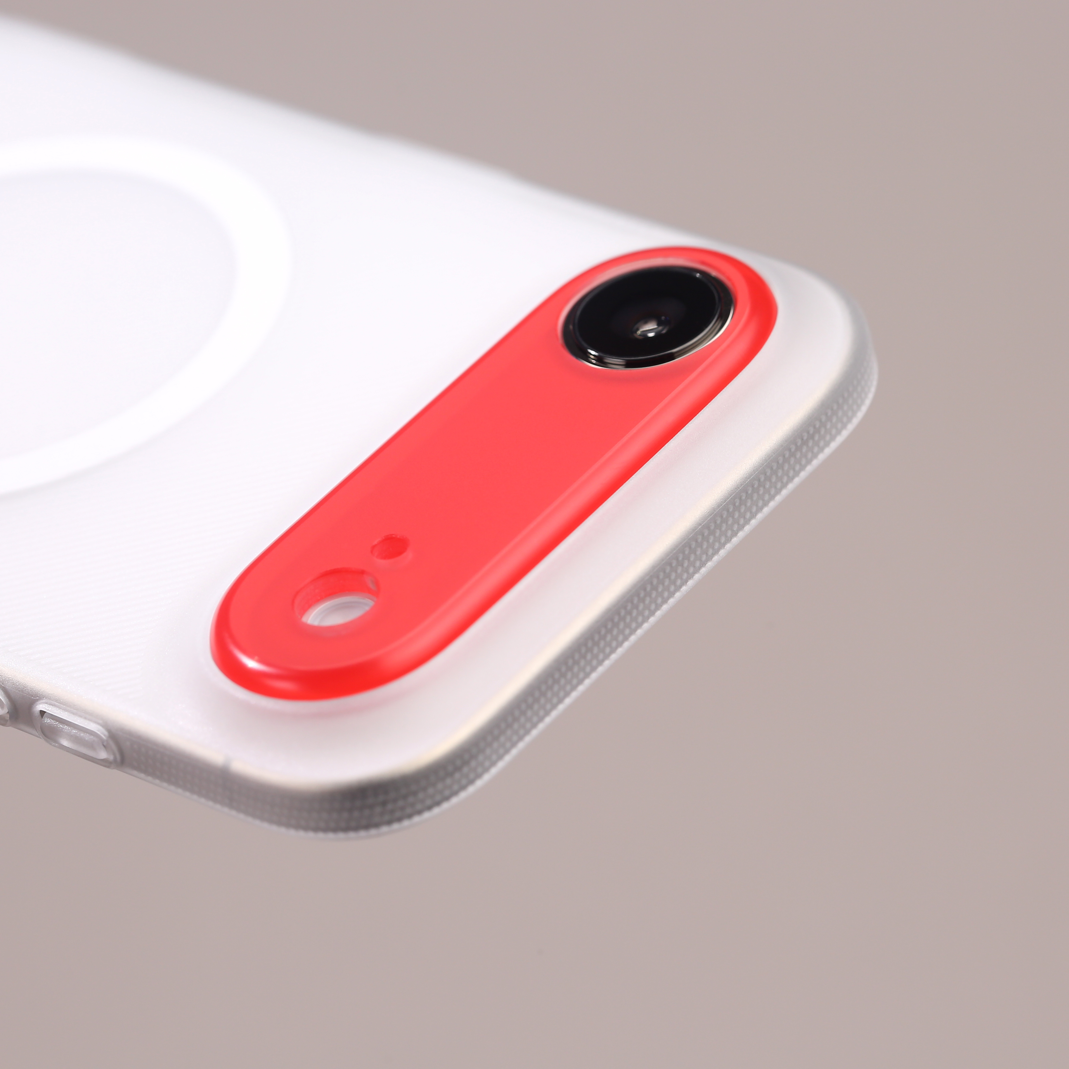 iPhoneAir PC 斜隐壳大孔版需要注意，单独使用是保护不到摄像头的，壳子