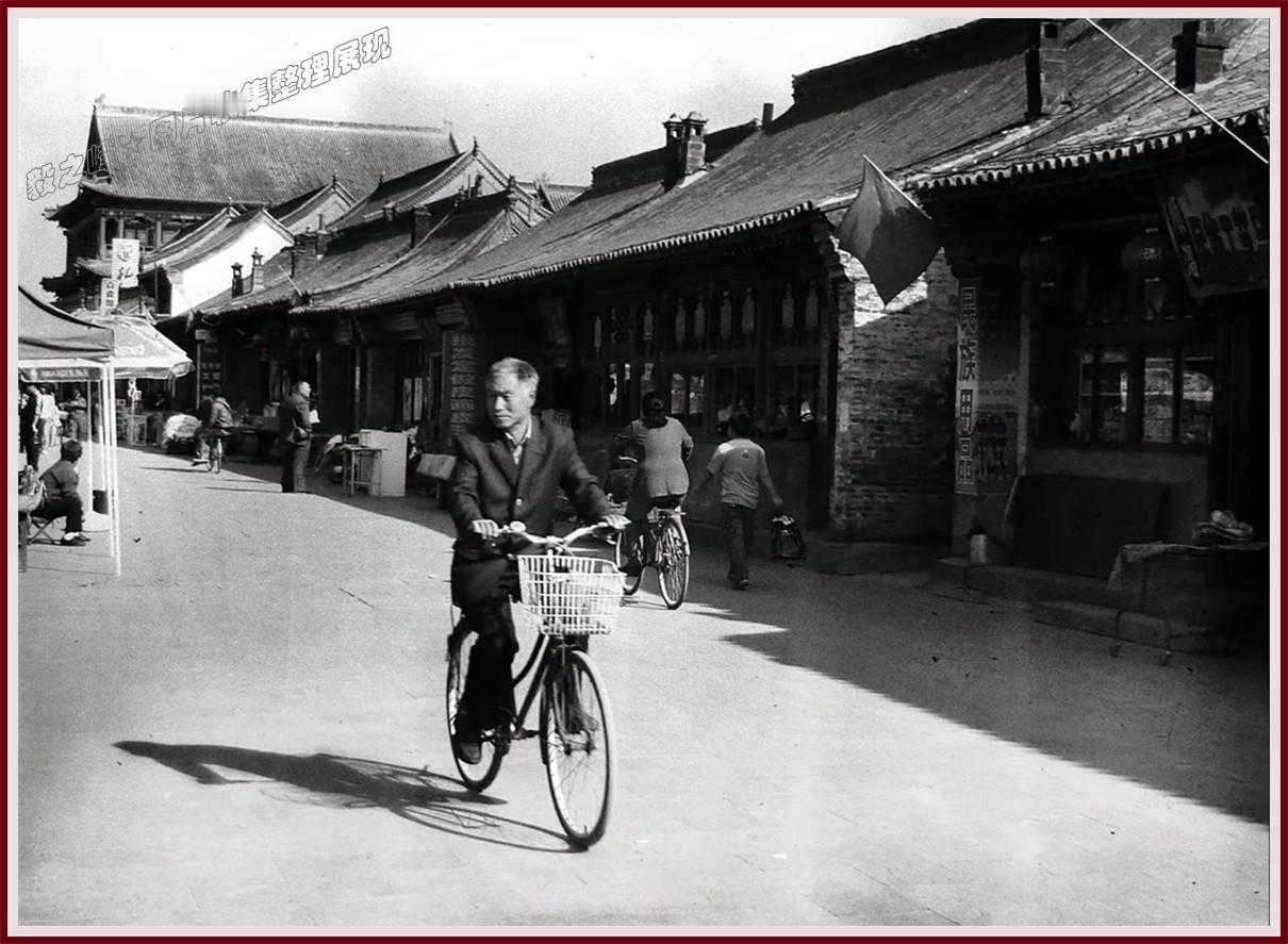 呼市旧照片呼市话，你知道呼市话“揽灿”普通话怎么说吗？
呼和浩特老街巷 今天分享