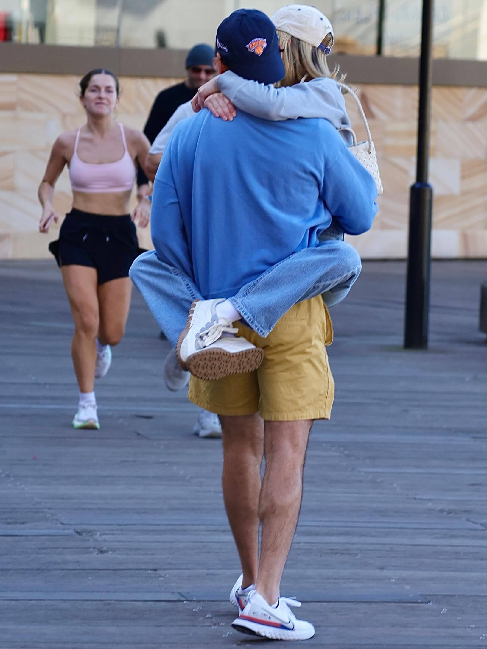 悉尼妹Sydney Sweeney与男友滑板车Scooter Braun澳洲悉尼