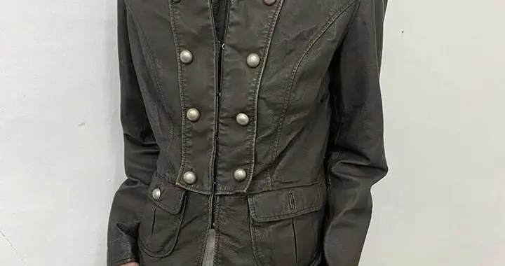 拿破仑夹克爆发，军装权力外套重生在 TikTok