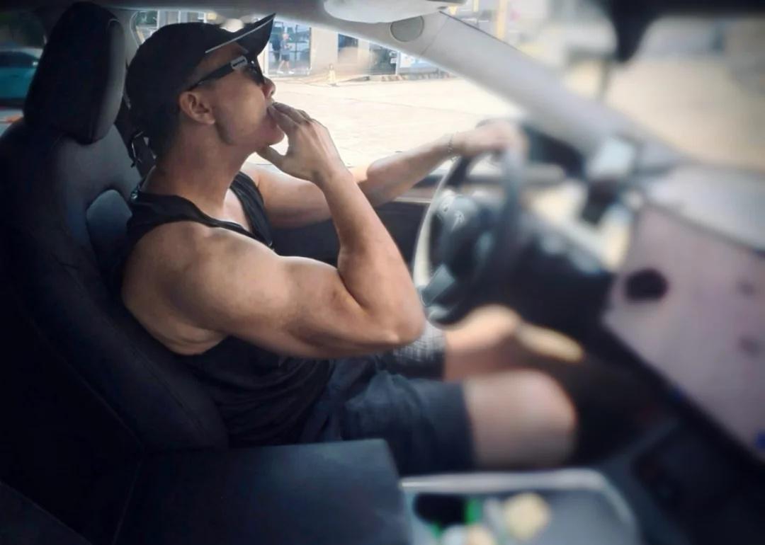 一秒入夏
据说今年的夏天会很热
开启夏天模式 闷热的天气 打败我的是天真热 特斯