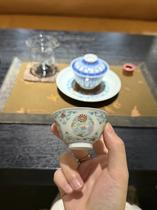 今日主人杯 ，40毫升斗彩团菊小杯