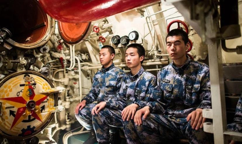 若谈及全球范围内伙食待遇出众的兵种，不少人都会提名潜艇部队，潜艇兵的伙食规格，常