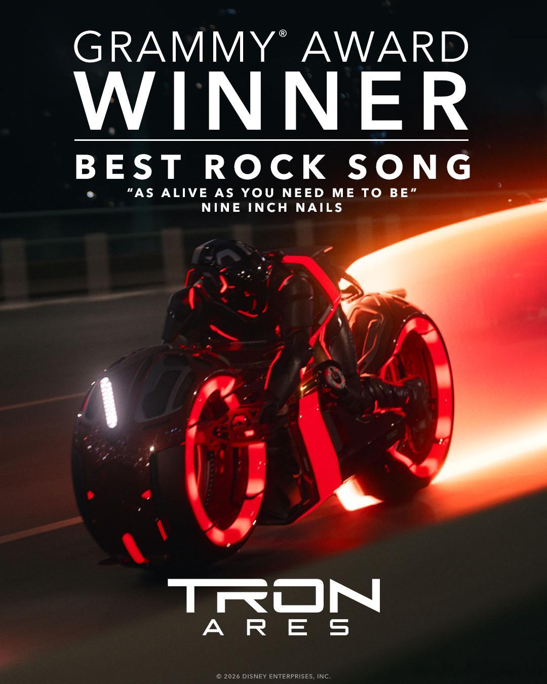 《创：战神》在这次的格莱美奖上还拿了一个最佳摇滚歌曲 