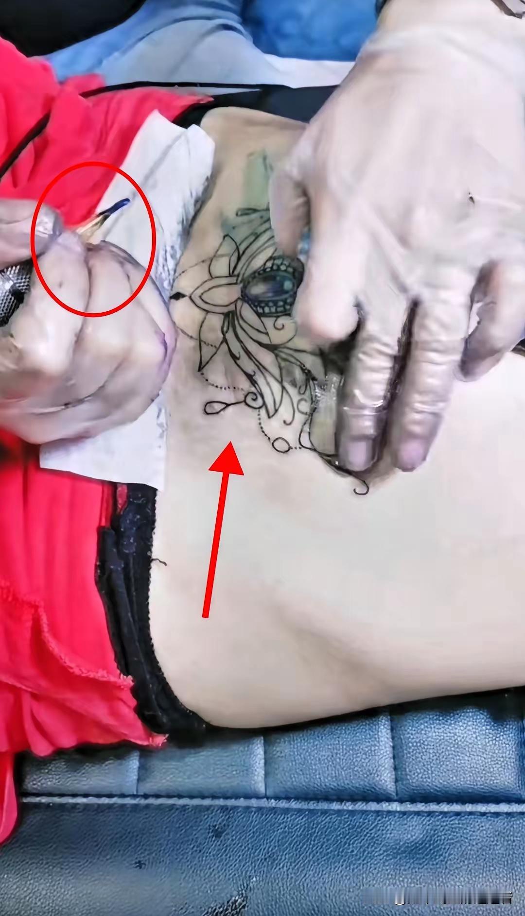 我发现不少年轻人喜欢纹在内裤线以下的部位，他们觉得这是只给爱人看的秘密，既浪漫又