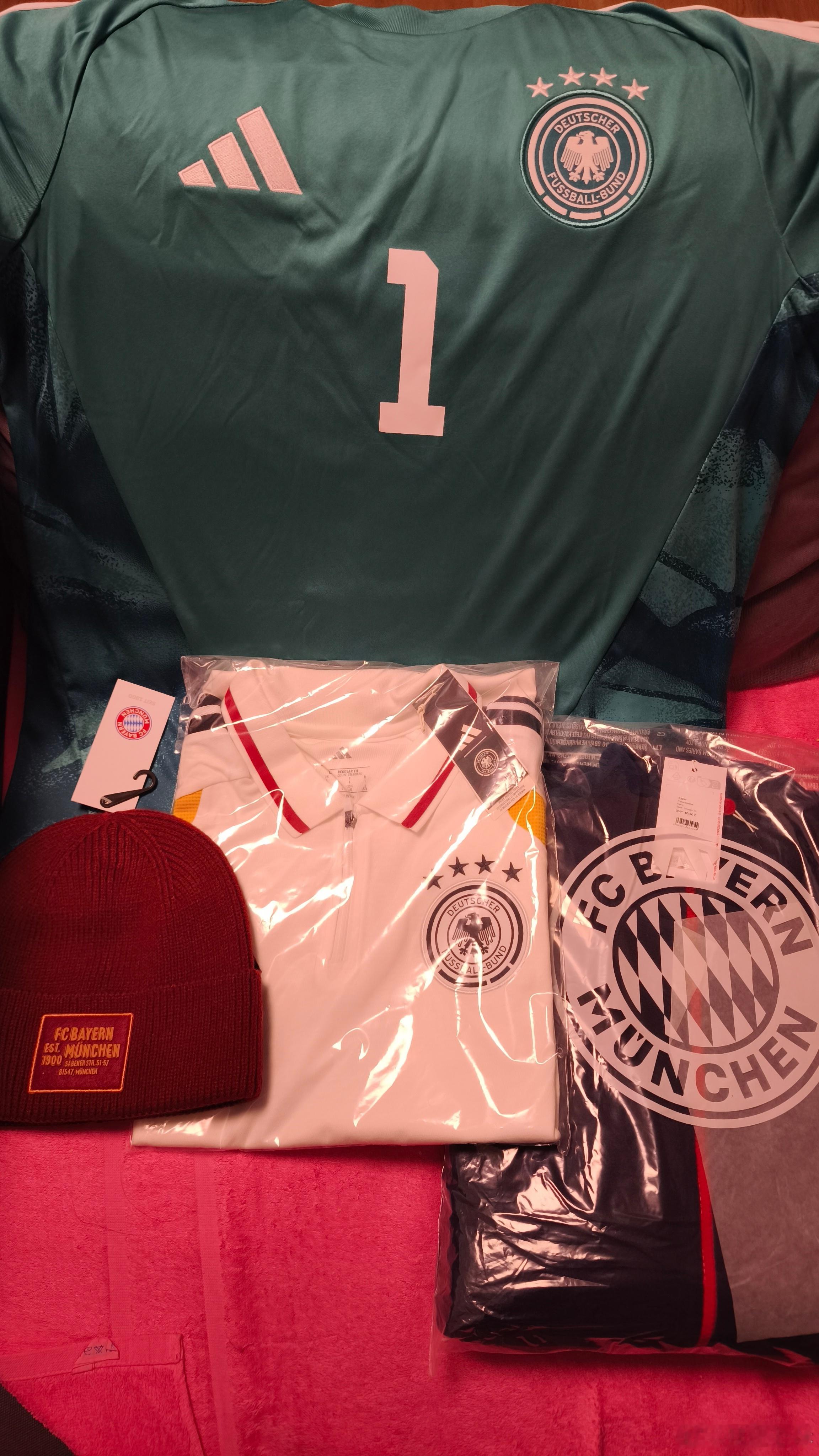 虽然对德国队最近的表现实在是担忧，但是还是得实际行动支持一下的！明年加油！拜仁嘛