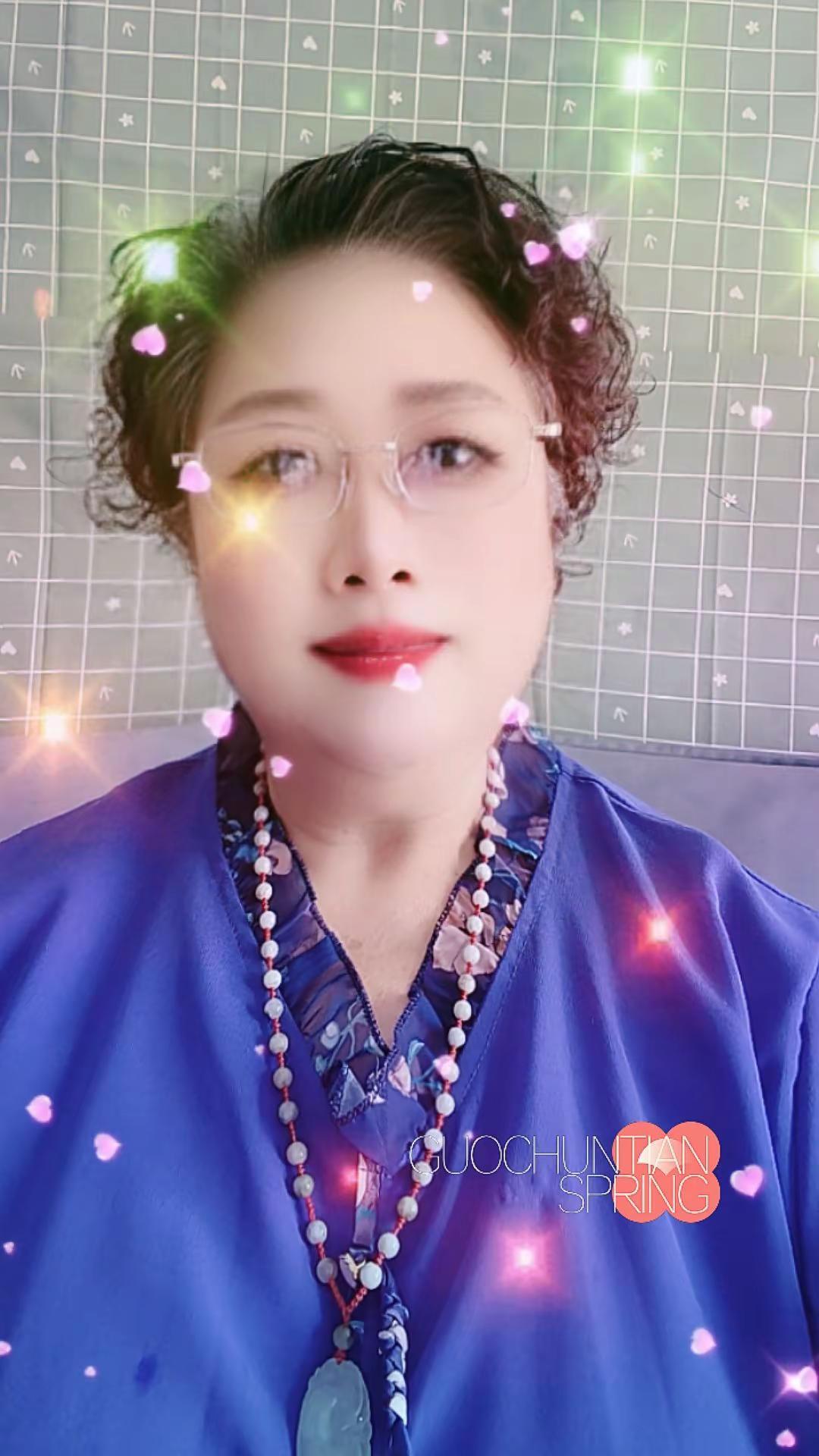 曾经有粉丝说过，穿这件衣服象扫街大妈😂😂😂