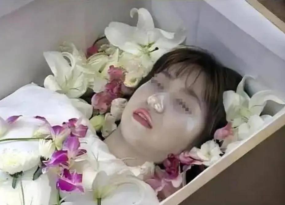 “细思极恐！”上海一殡仪馆里，有一具年轻女子的遗体已经存放了18年多，她当年24