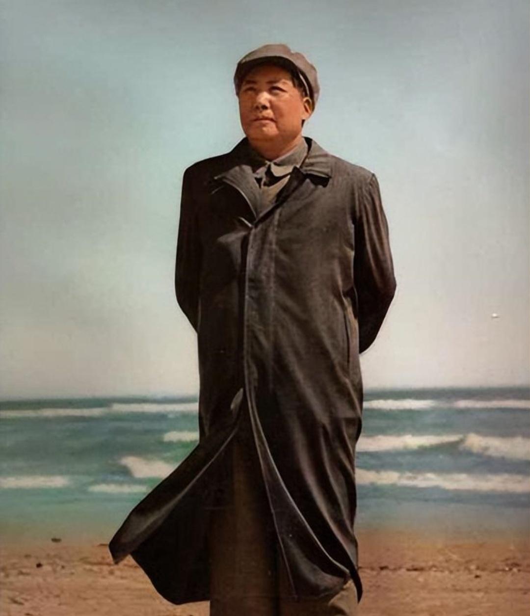 毛主席看电影，其中一个片段让他想起杨开慧，没忍住哭了出来。
 
在大多数人的印象