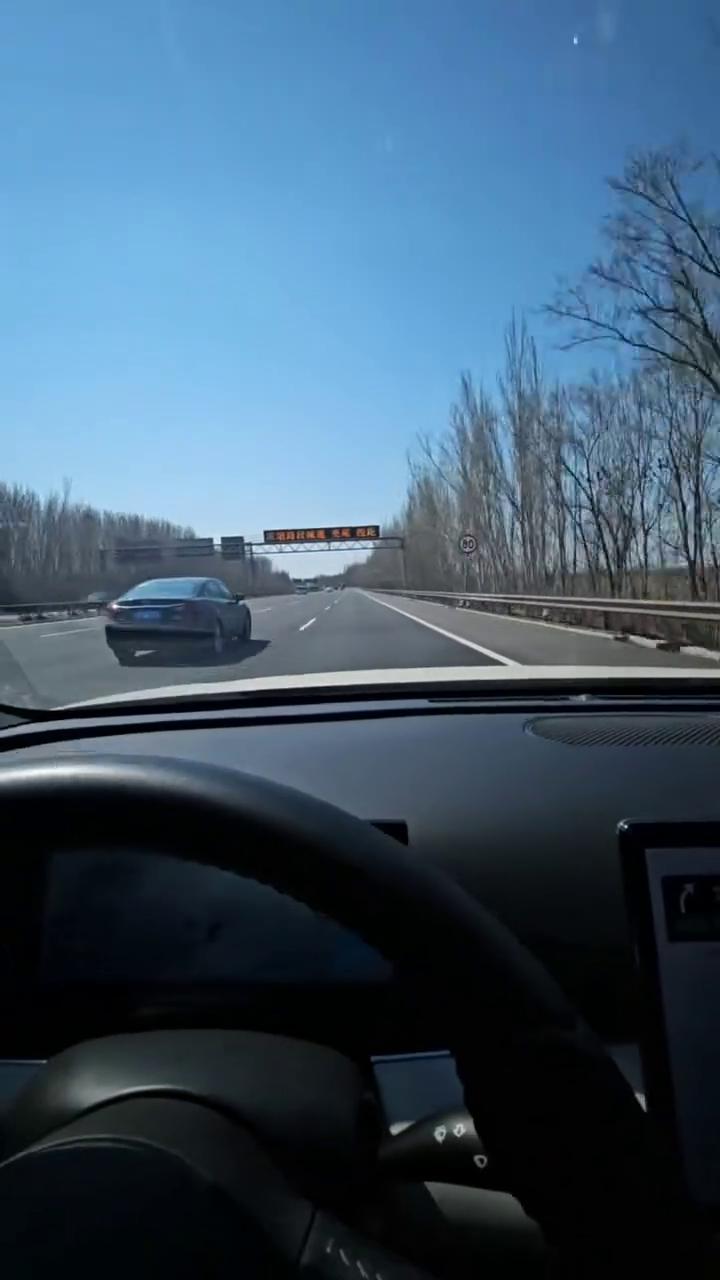 请注意：
·一点九公里后驶出高速，往营口市大石桥营口方向。
·一点二公里后有长实