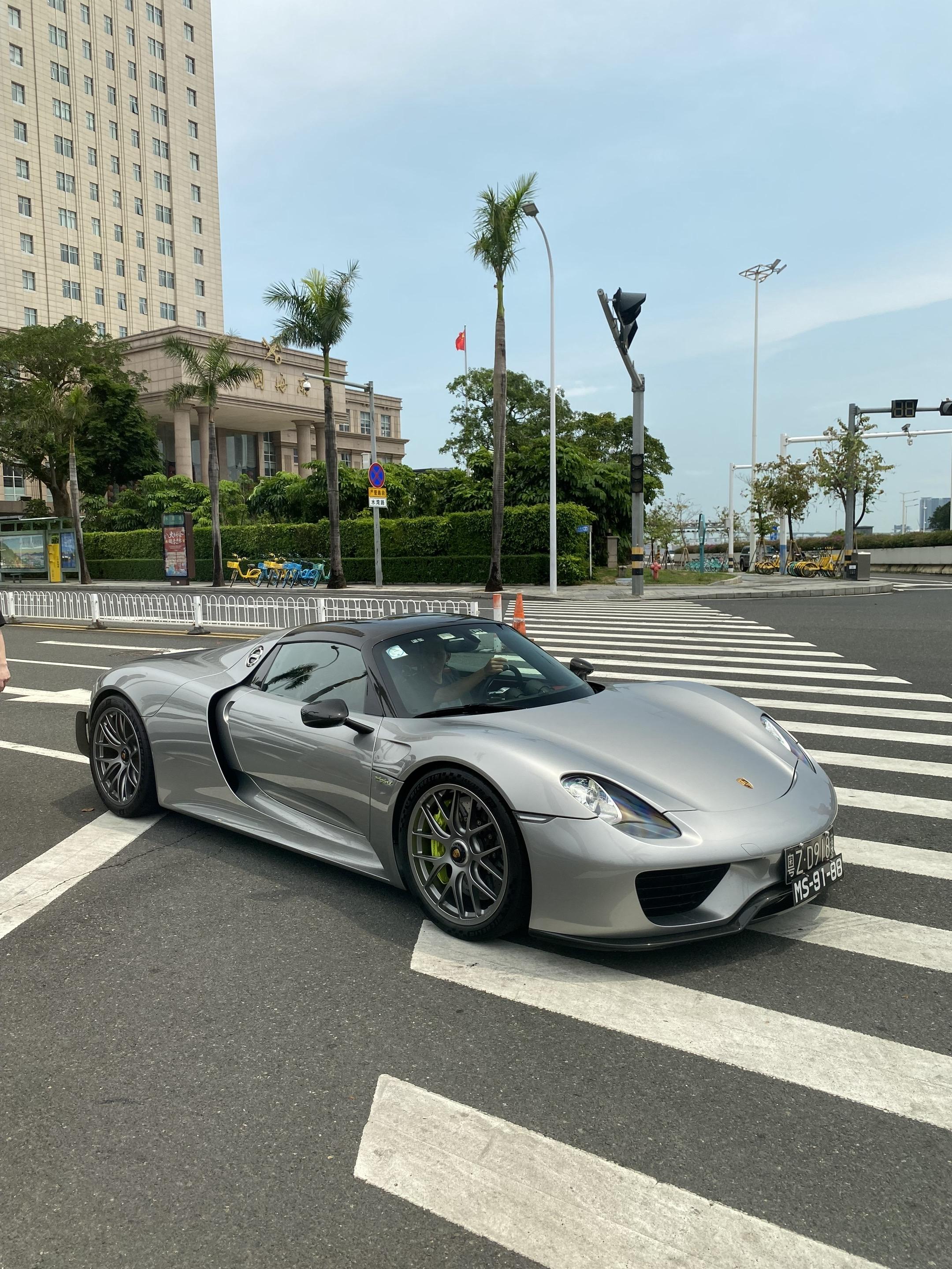 唯一一台两地牌保时捷918 Spyder