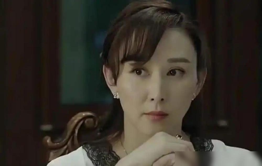 《人民的名义》里陈清泉学外语，你以为是演的？导演李路现场“下套”，老戏骨侯天来当