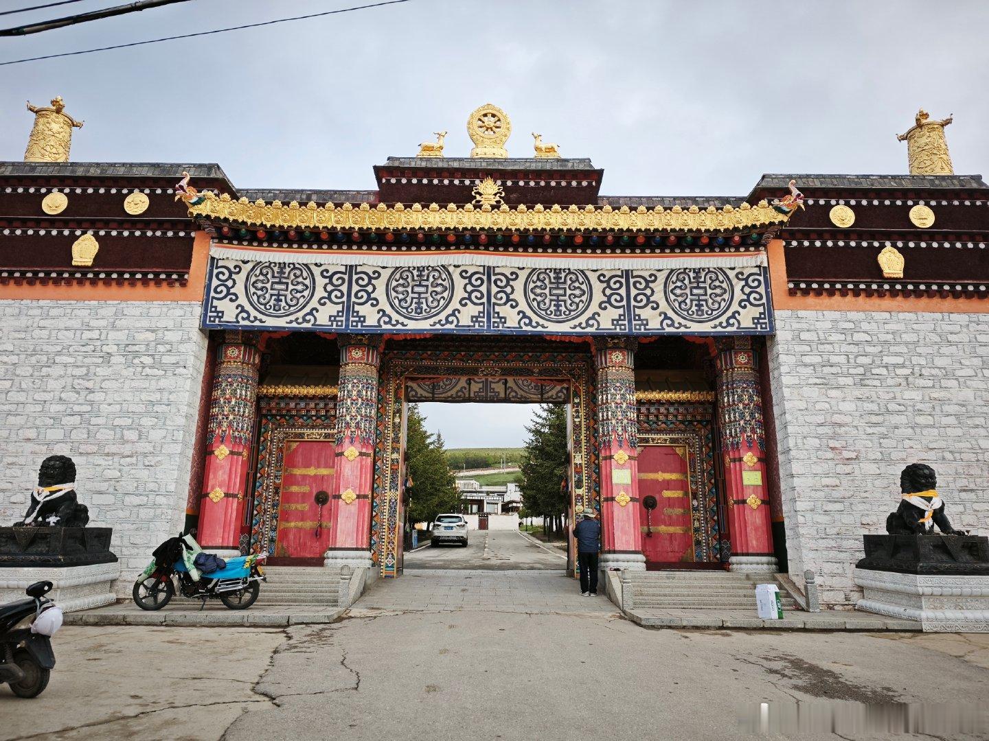 四川省阿坝州，若尔盖县达扎寺镇，达扎寺。 阿坝·若尔盖