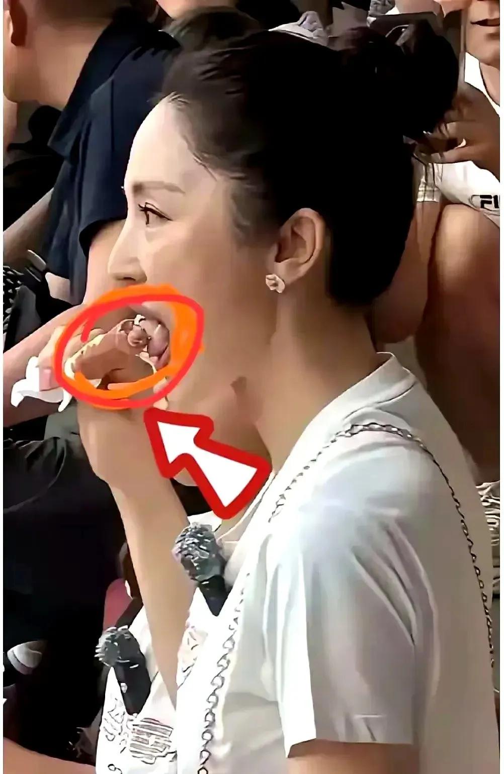 董璇张维伊，一个舌头上镶钻，一个牙齿上镶砖，两个人真的是天生一对，为什么都说张维