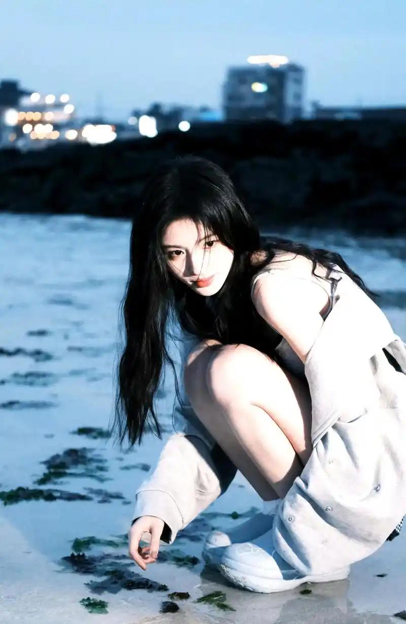 天呐！
她一个月赚25w
虽然相比普通人真的很多了，但对比她创造的价值，其实感觉